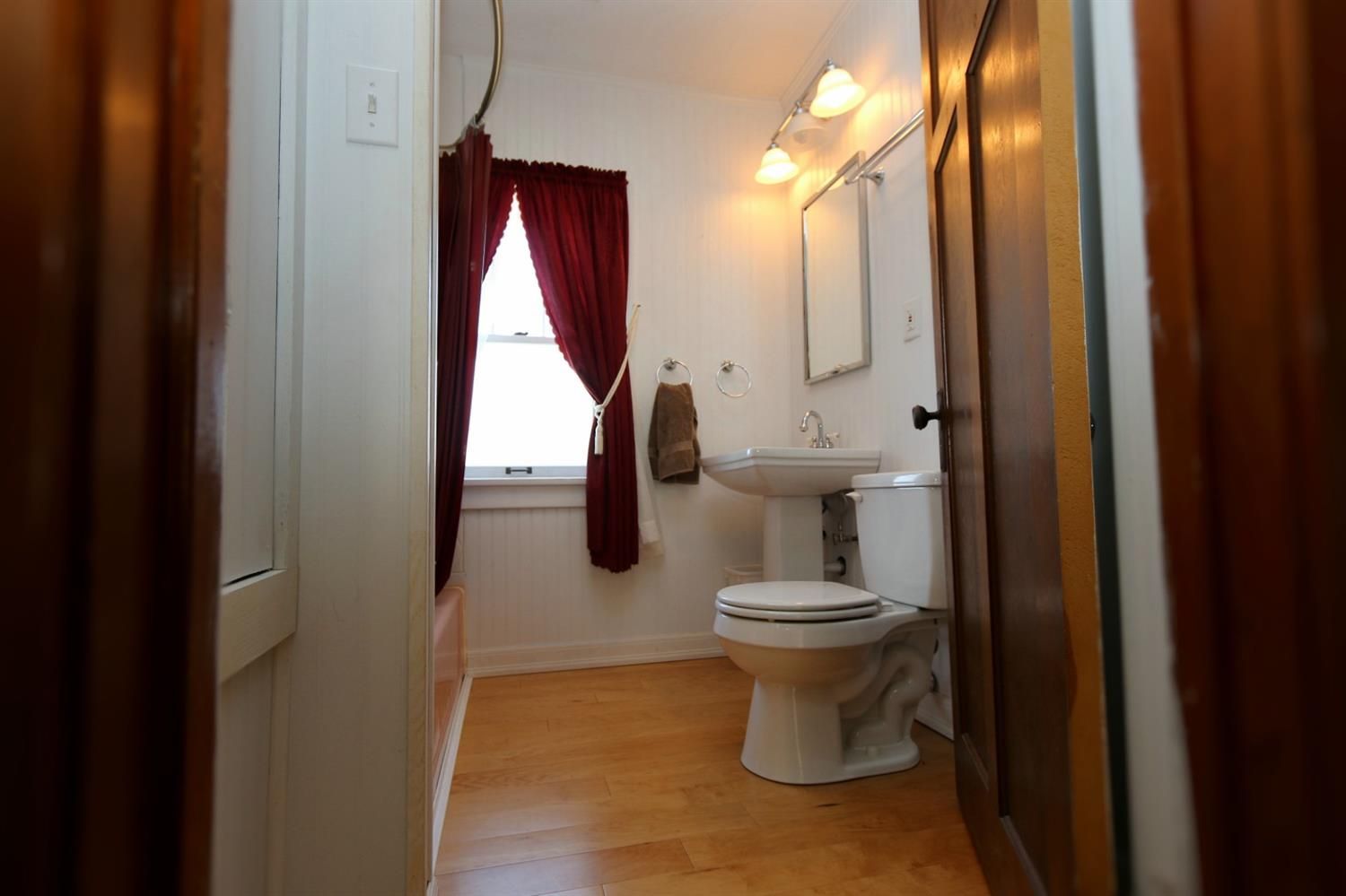 220 Lakeside Dr, Walkerton, IN 46574